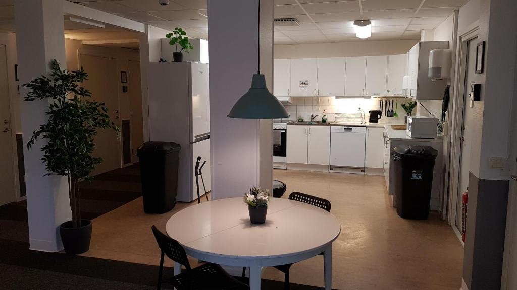 Vandrarhem Uppsala - Portalgatan tesisinde mutfak veya mini mutfak