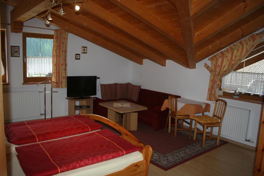 TV a/nebo společenská místnost v ubytování Haus Hildegard