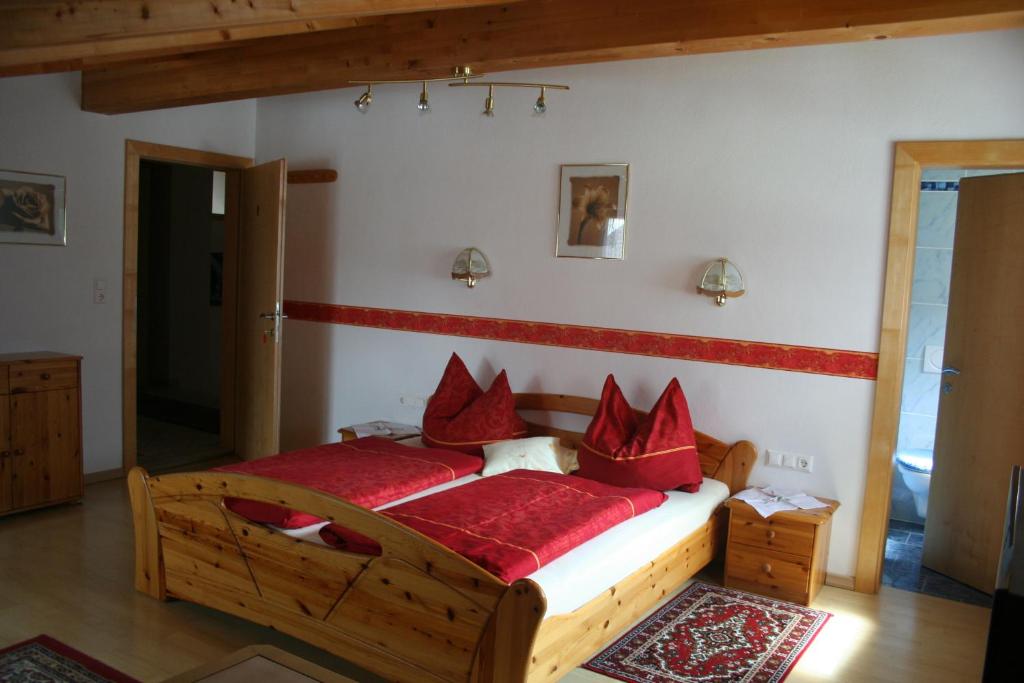 Postel nebo postele na pokoji v ubytování Haus Hildegard
