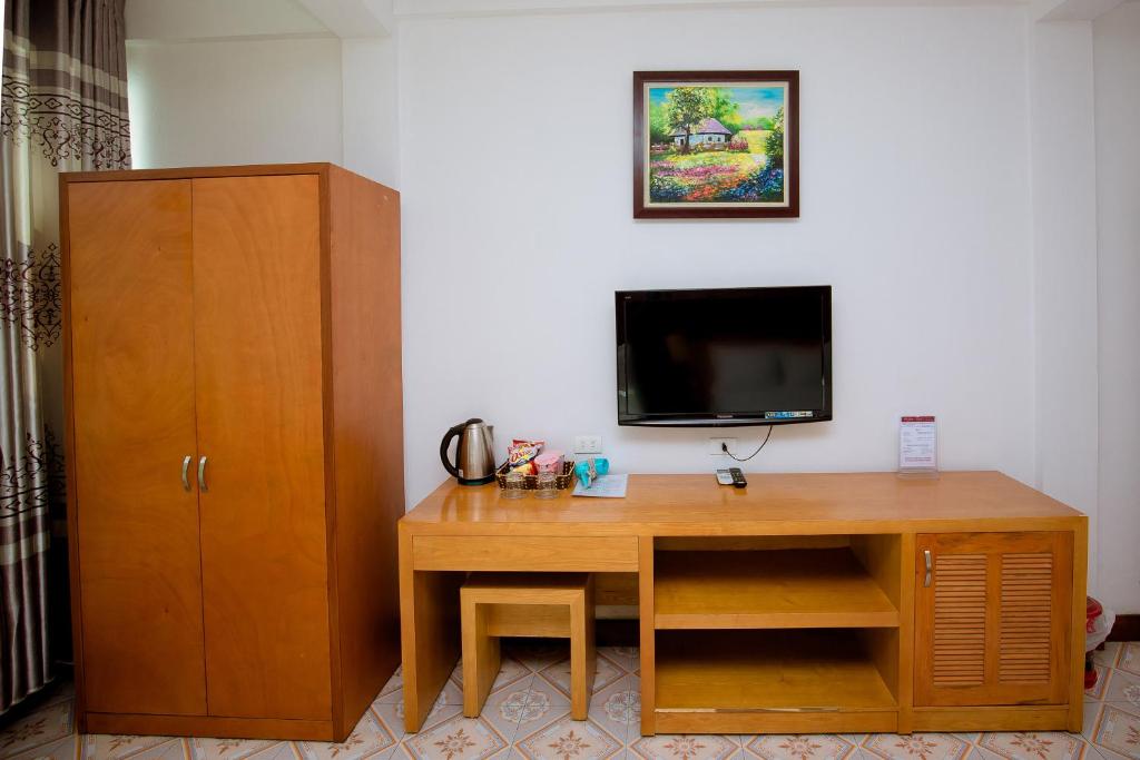 TV a/nebo společenská místnost v ubytování Viet Huong Hotel