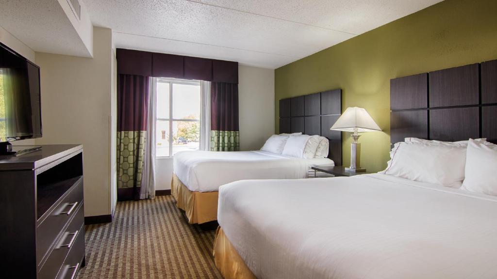 Holiday Inn Express Hotel & Suites Mooresville - Lake Norman by IHG - Suite Mit Zwei Queensize-Betten