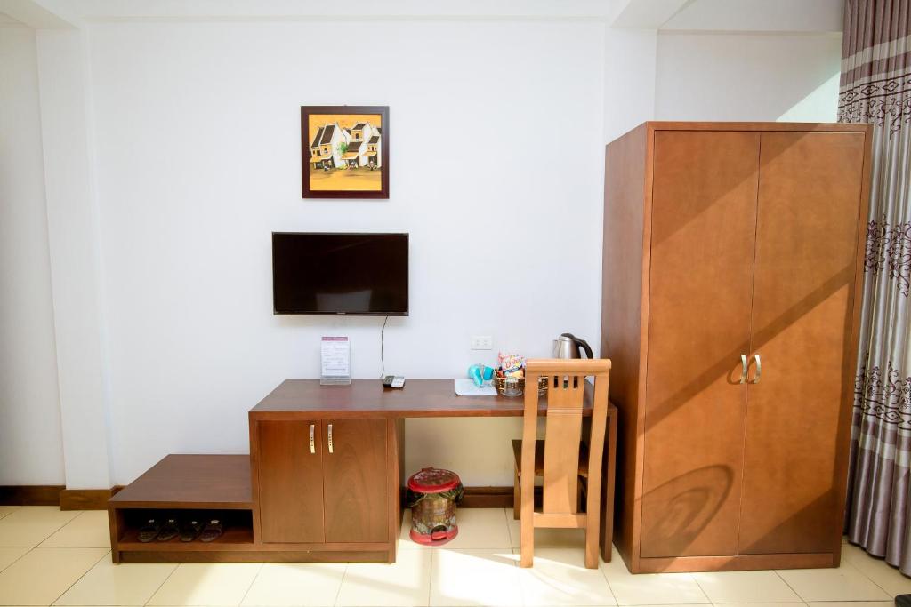 TV a/nebo společenská místnost v ubytování Viet Huong Hotel