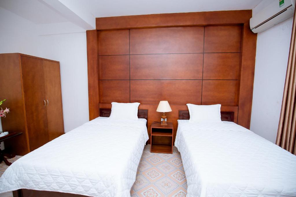 Postel nebo postele na pokoji v ubytování Viet Huong Hotel