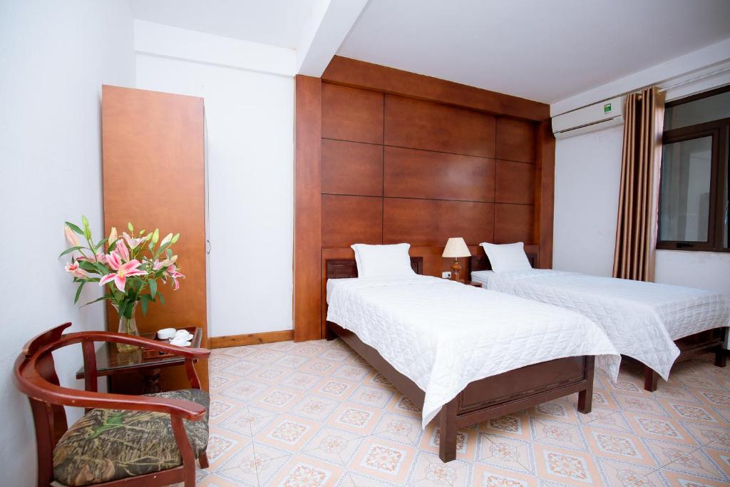 Postel nebo postele na pokoji v ubytování Viet Huong Hotel