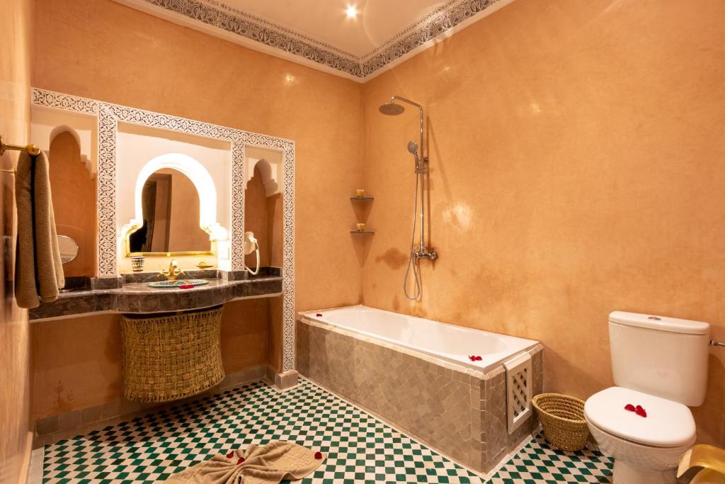 Koupelna v ubytování Riad Medina Art & Suites