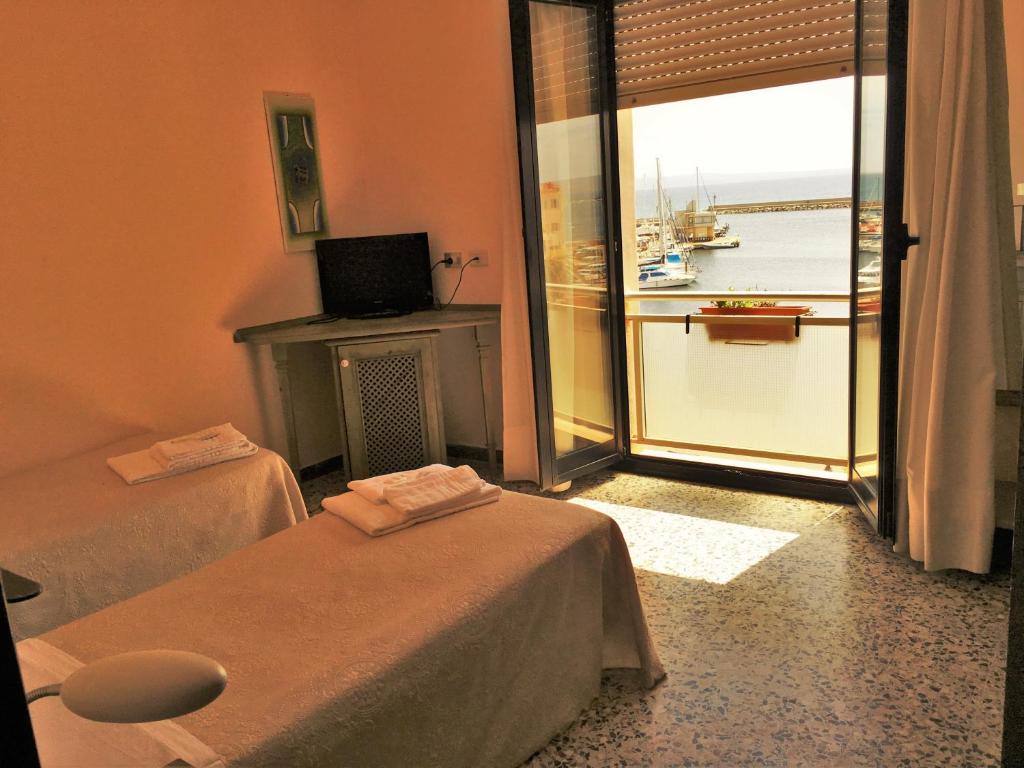 Hotel Don Pedro - Habitación Cuádruple Con Vistas Al Mar
