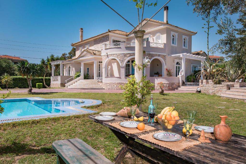 Bazén v ubytovaní Rodami Artisan Manor alebo v jeho blízkosti