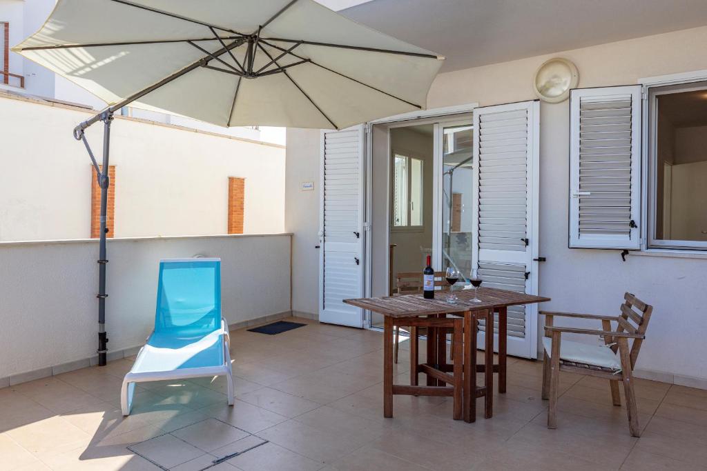 Terrazza Montalbano的庭院或其他户外区域