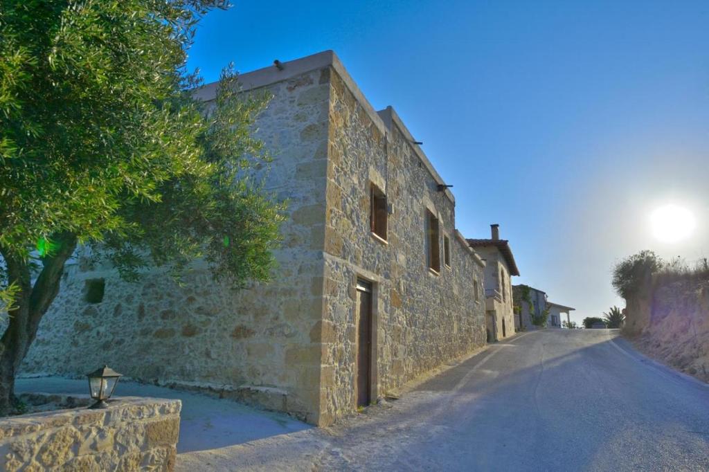 Picturesque Traditional Stone House - Holiday Home