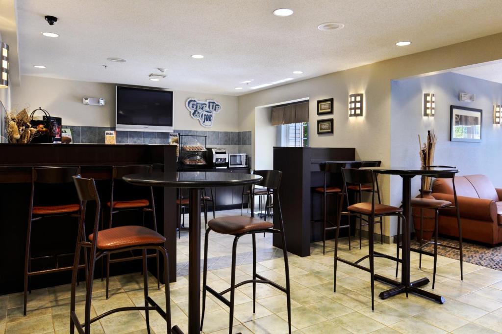 Kuchyň nebo kuchyňský kout v ubytování Microtel Inn & Suites Bath