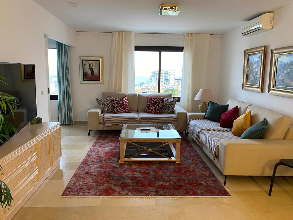 3 BEDROOM, 250m FROM THE BEACH! SWIMMING POOL, PARKING!