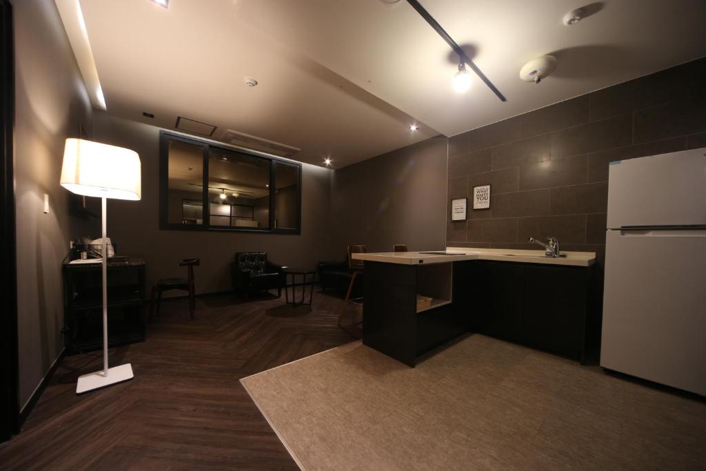 Kuchyň nebo kuchyňský kout v ubytování Beomil Brown Dot Hotel