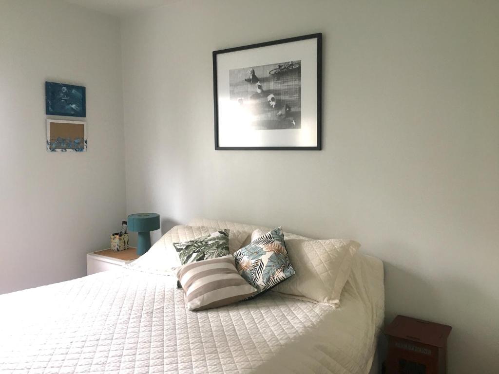  Charming and Artistic Apartment!
