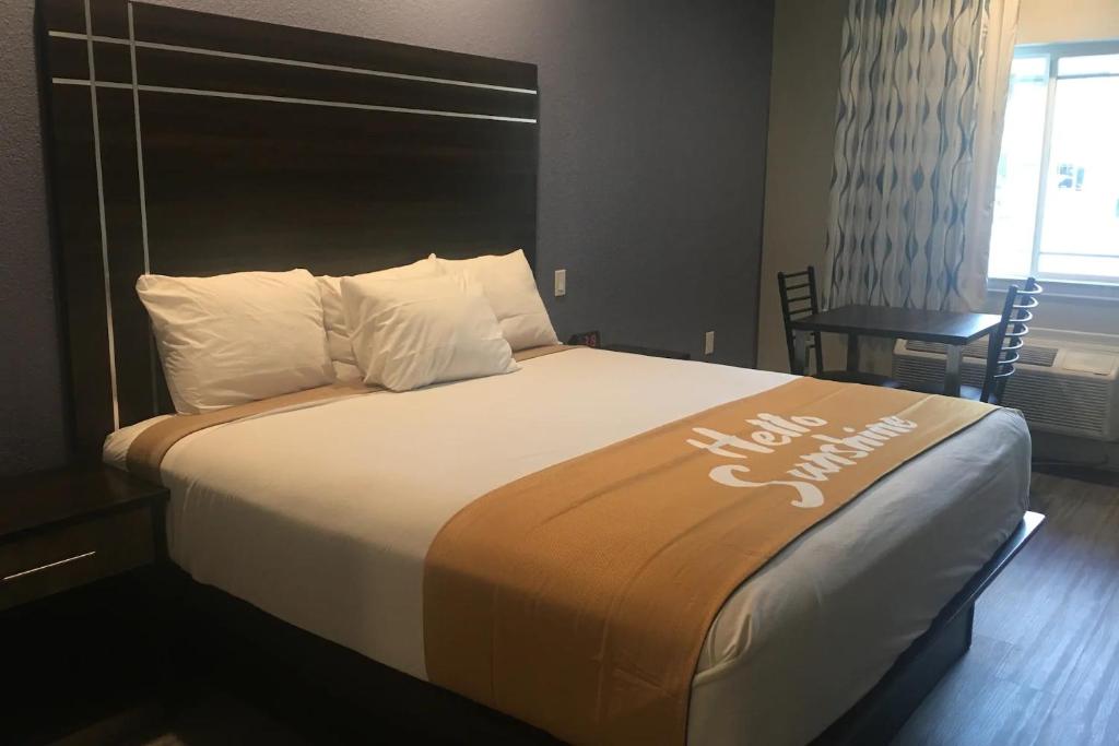 Days Inn & Suites by Wyndham La Porte photo