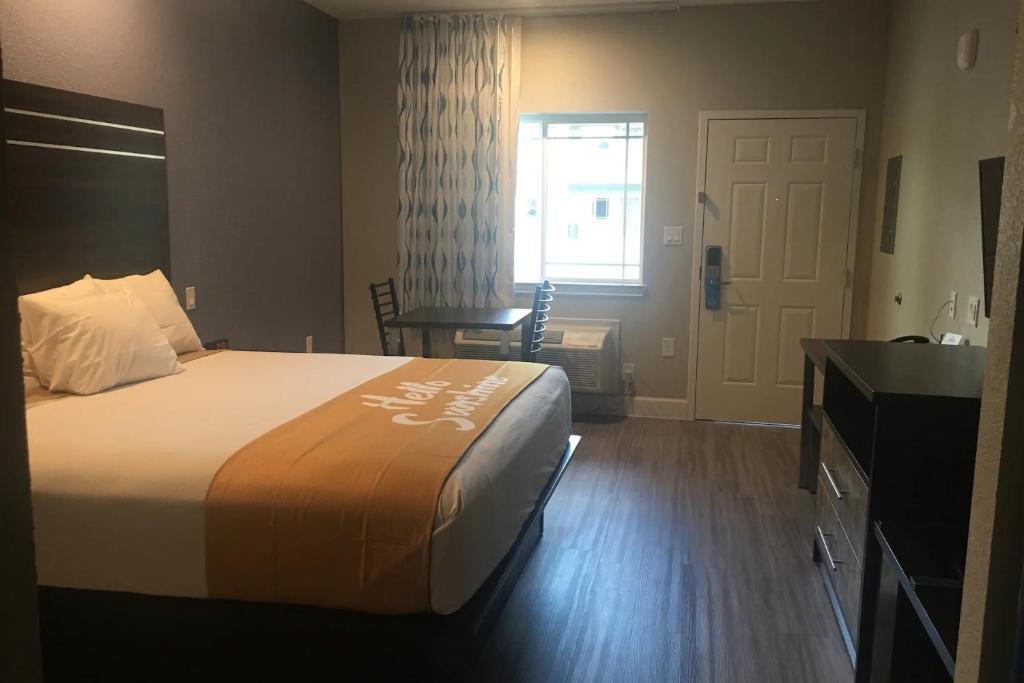 Days Inn & Suites by Wyndham La Porte - Suite Estudio Con Cama Extragrande - No Fumadores