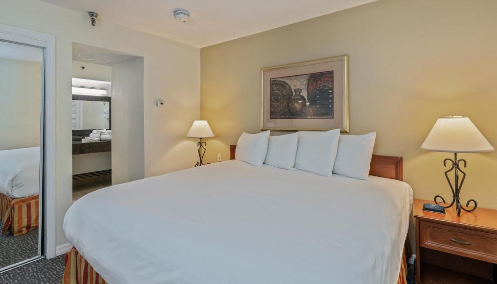 Chase Suite Hotel Rocky Point Tampa - Deluxe King Studio Suite