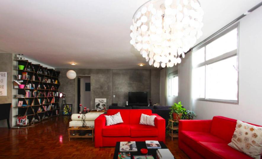  Charming and Artistic Apartment!