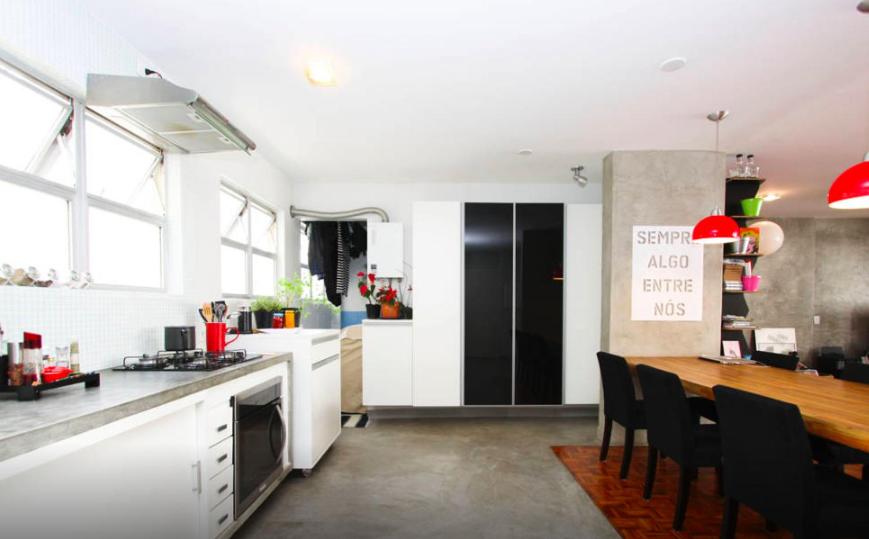  Charming and Artistic Apartment!