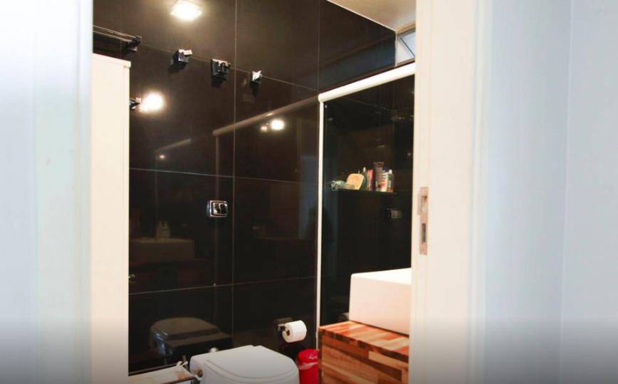  Charming and Artistic Apartment!