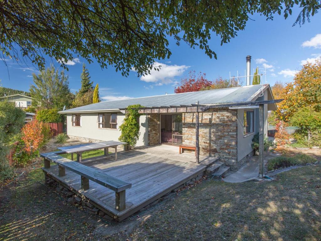 Kowhai Cottage - Wanaka Holiday Home