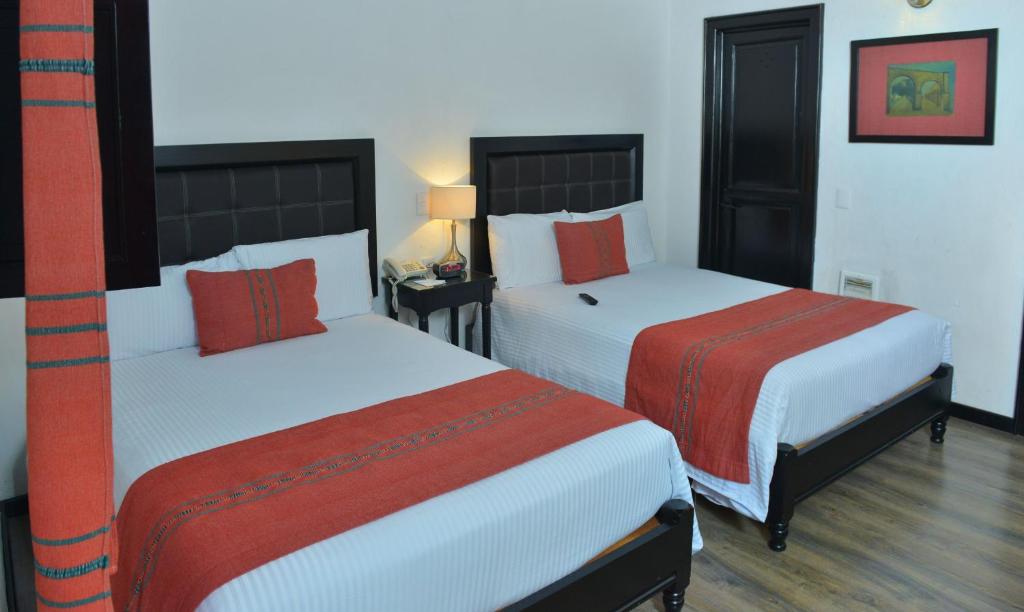 Postel nebo postele na pokoji v ubytování Best Western Plus Posada de Don Vasco