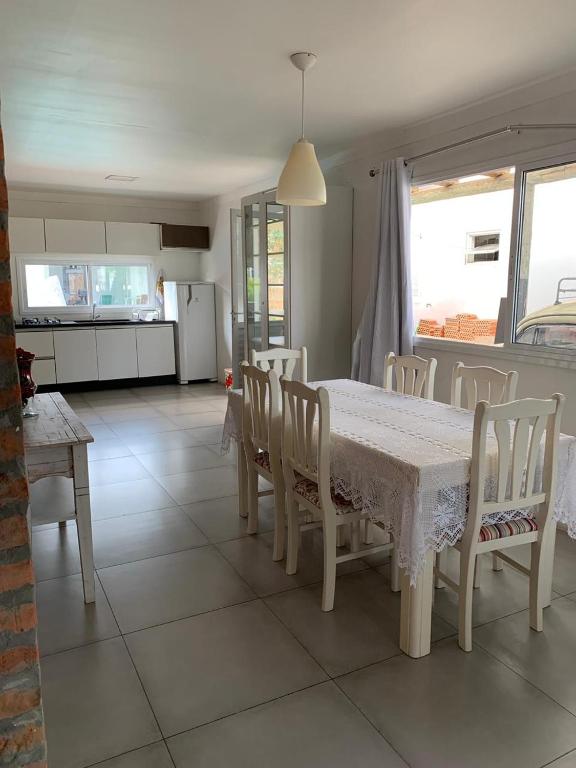  Casa com piscina em Torres
