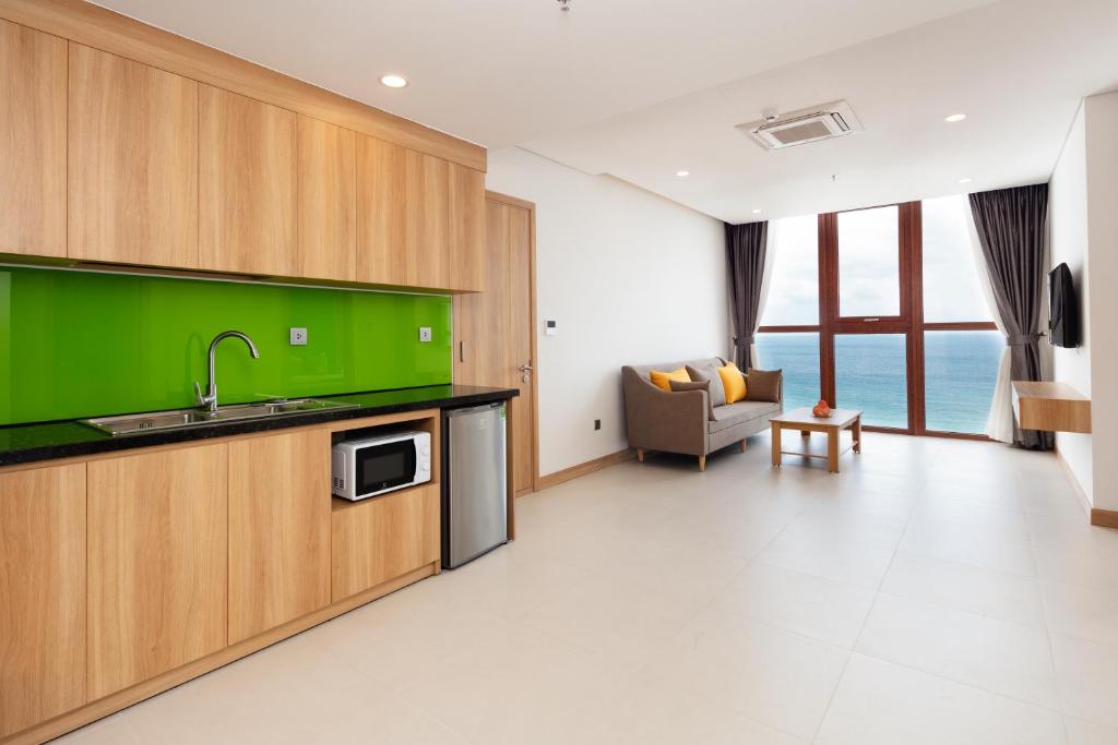 Kuchyň nebo kuchyňský kout v ubytování Sun Kiss Hotel
