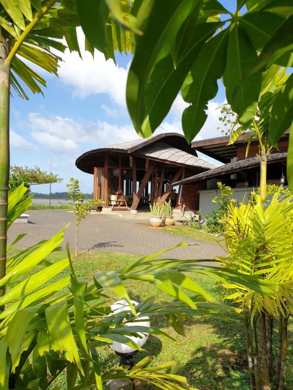 Afbeelding uit fotogalerij van Houttuyn Wellness River Resort in Paramaribo