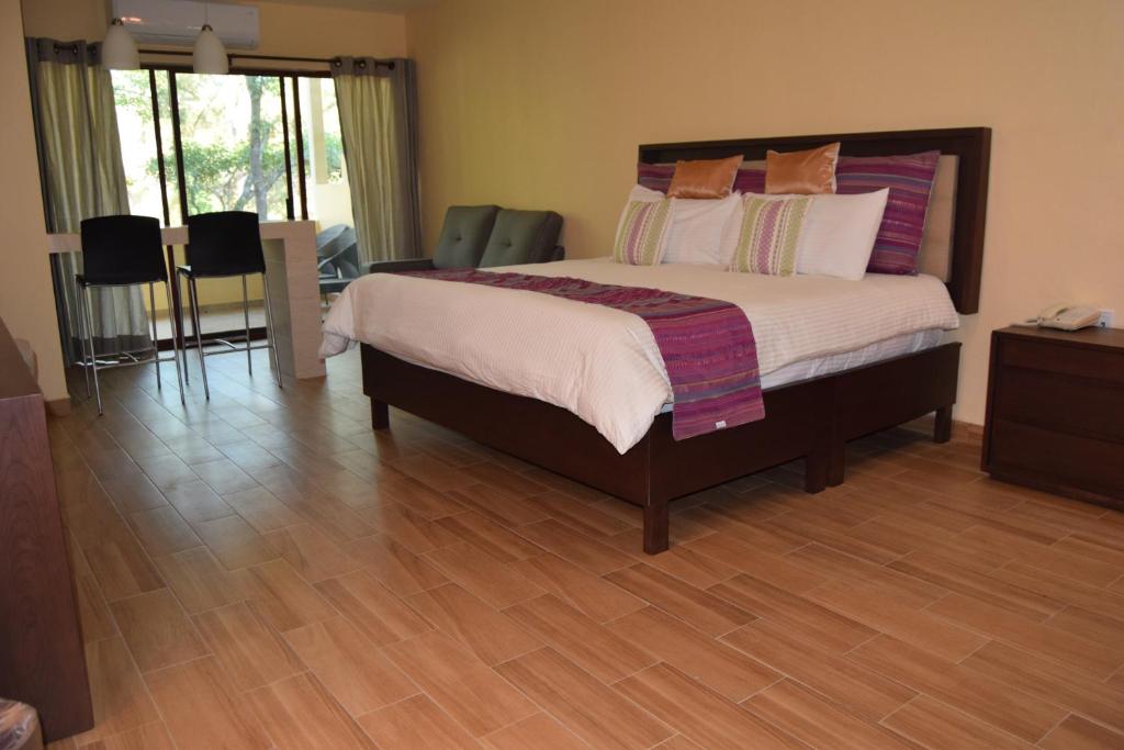 Postel nebo postele na pokoji v ubytování Hotel Chapala Country