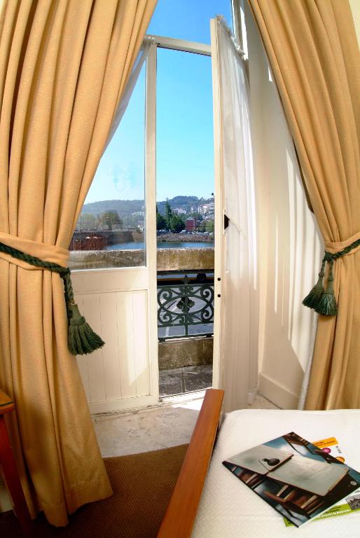 Nespecifikovaný výhled na hory nebo výhled na hory při pohledu z hotelu