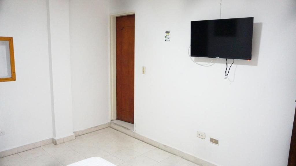 TV a/nebo společenská místnost v ubytování HOTEL CUMANDAY