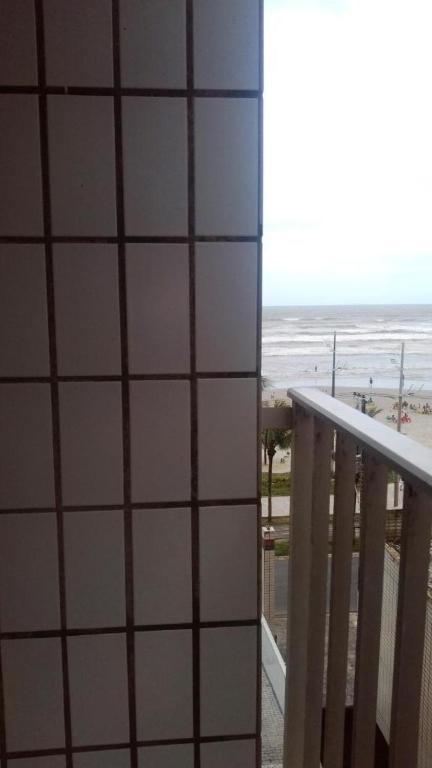 Apartamento Pé na Areia Praia Grande vem curtir
