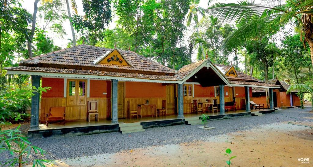 Mundro Green Land Heritage Villa by VOYE HOMES - Housity