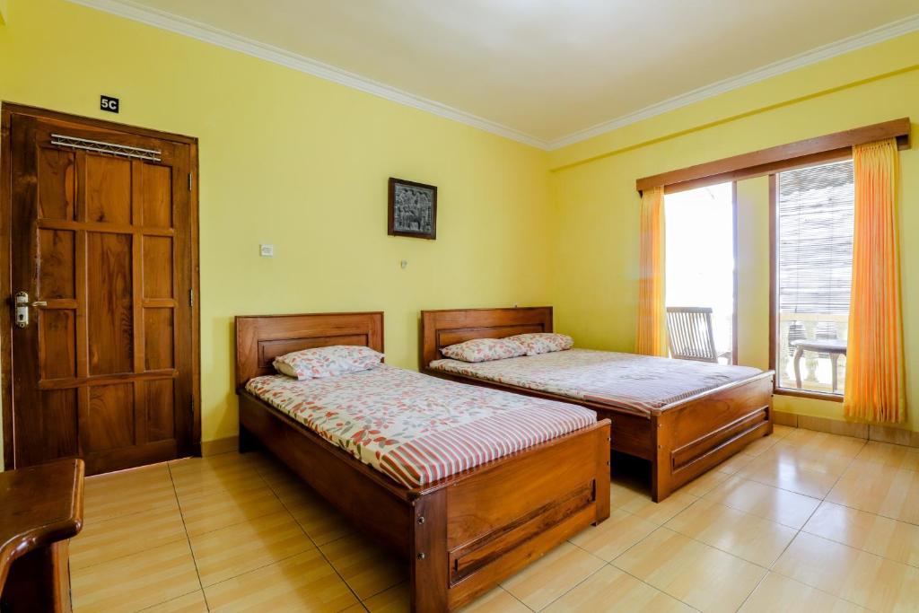 Postel nebo postele na pokoji v ubytování Adinda Beach Hotel and Villa