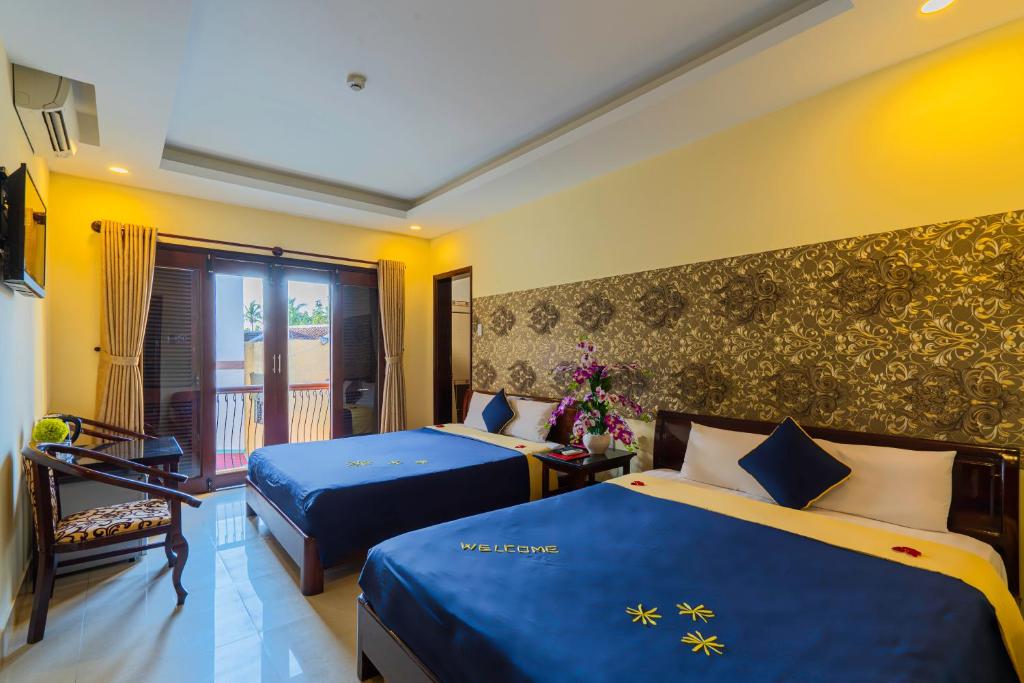 Postel nebo postele na pokoji v ubytování Golden River Hotel