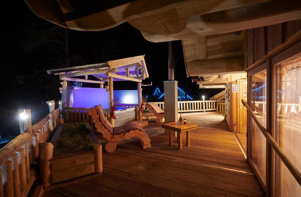 Balkón nebo terasa v ubytování Glamping Lake Bloke