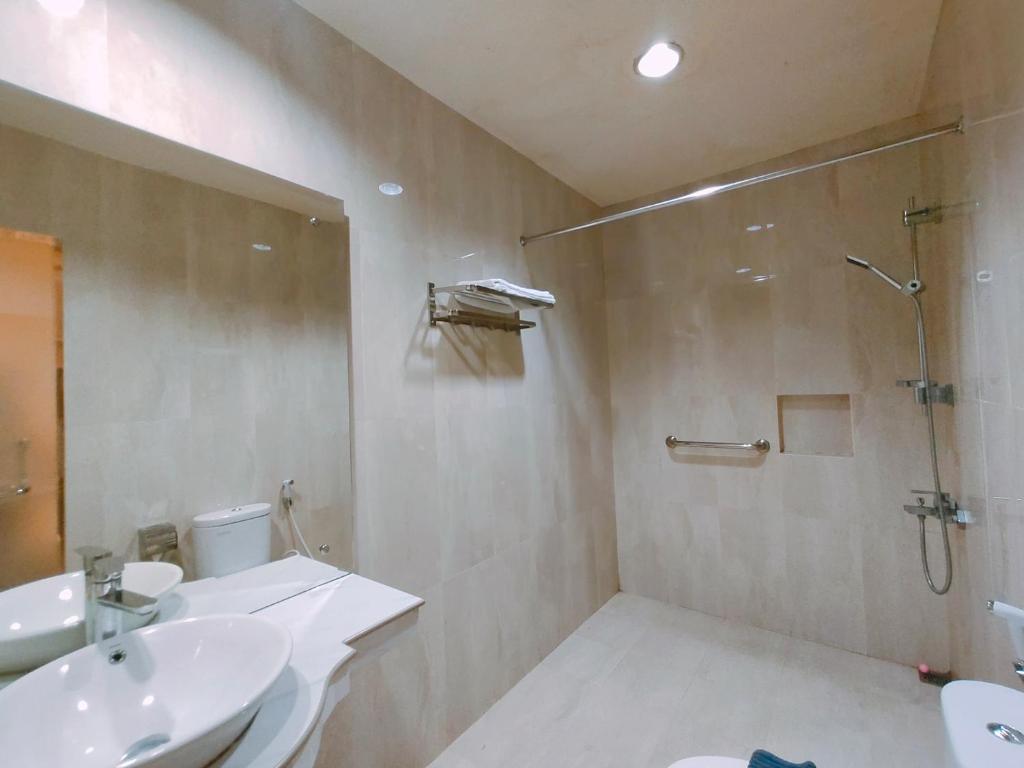 Hotel Indah Palace Tawangmangu - Deluxe Double Or Twin Room With Garden View