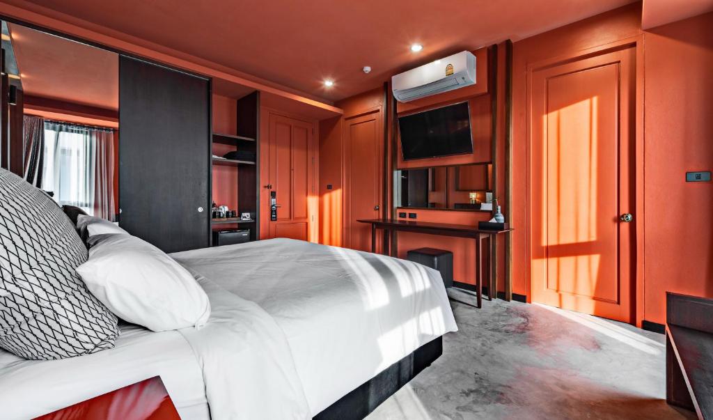 Kuchyň nebo kuchyňský kout v ubytování Hua Hin Habitat Hotel- SHA Extra Plus