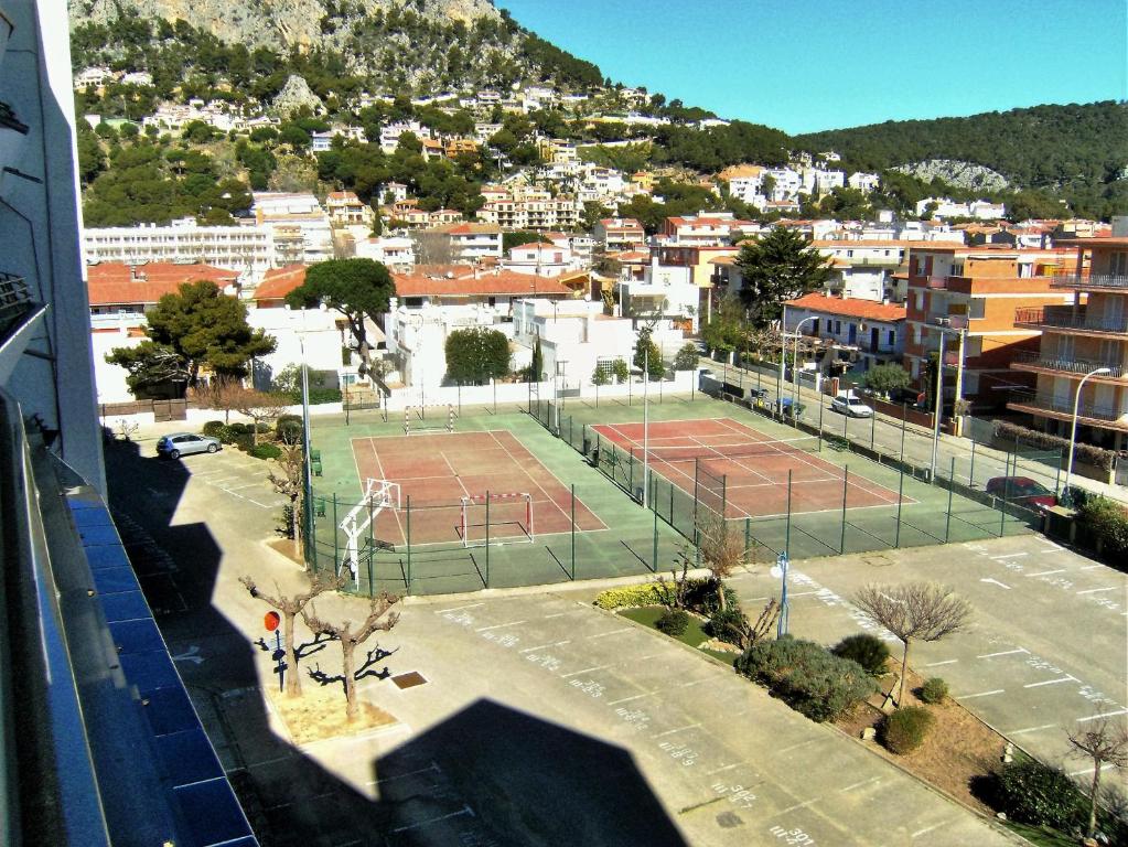 Tenis alebo squash v ubytovaní Rocamaura III 2-6 alebo jeho okolí