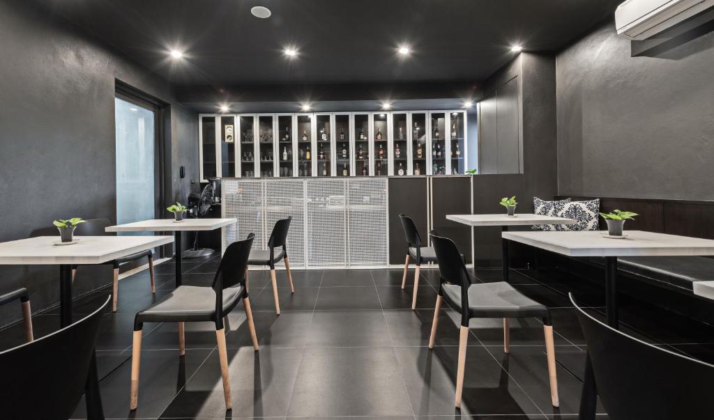 Hua Hin Habitat Hotel- SHA Extra Plus - Resim 18