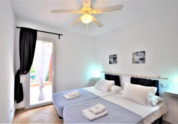 Postel nebo postele na pokoji v ubytování VILLA ALBENIZ- Zona muy tranquila en Cala Pi- Llucmajor- Mallorca
