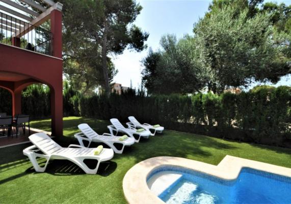 Bazén v ubytování VILLA ALBENIZ- Zona muy tranquila en Cala Pi- Llucmajor- Mallorca nebo v jeho okolí