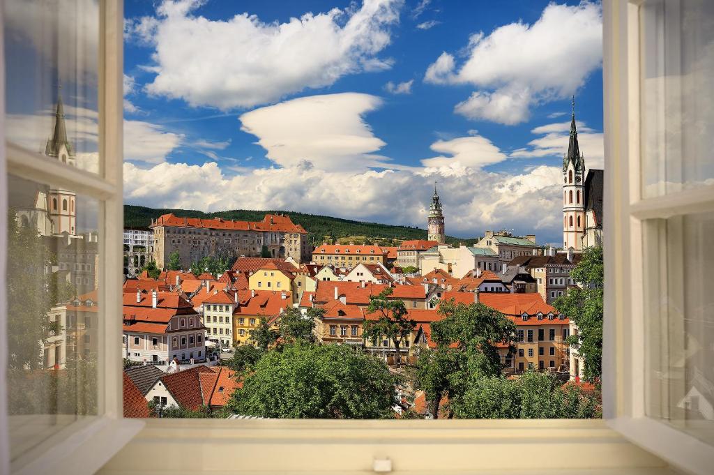 Nespecifikovaný výhled na destinaci Český Krumlov nebo výhled na město při pohledu z penzionu