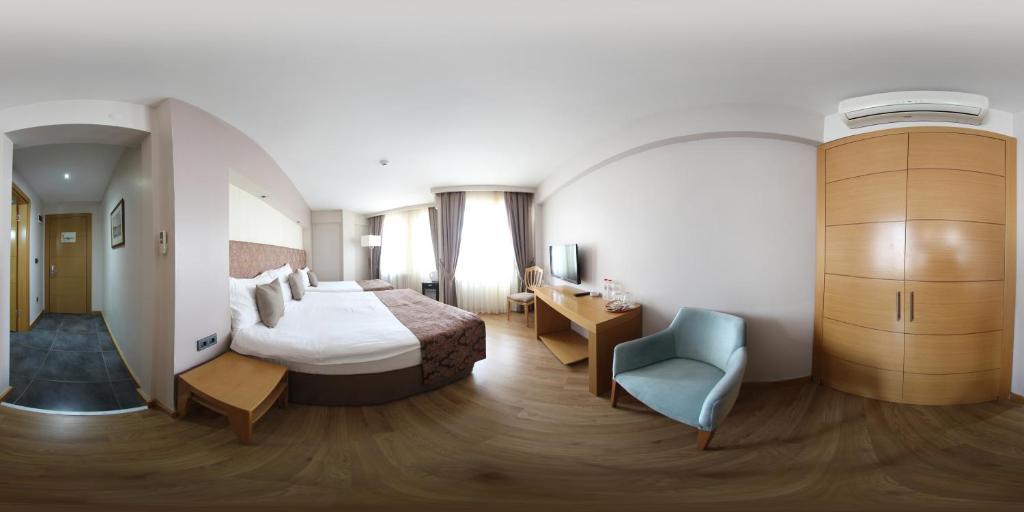 A bed or beds in a room at Sapci Prestige Hotel