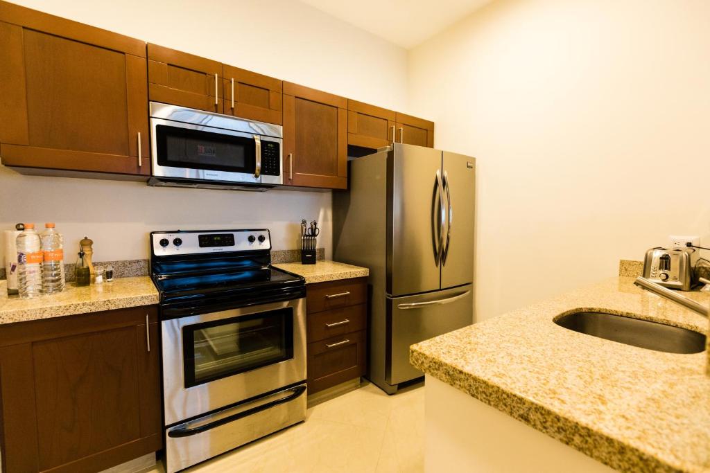 Una cocina o zona de cocina en Petit Luxe Las Gavias Penthouse