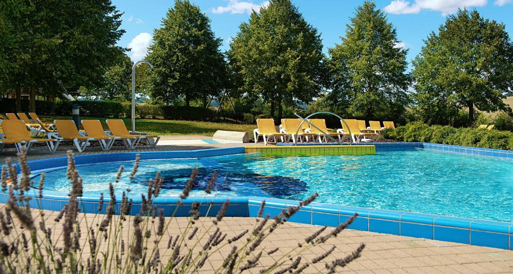 Piscina di Victor's Residenz-Hotel Teistungenburg o nelle vicinanze