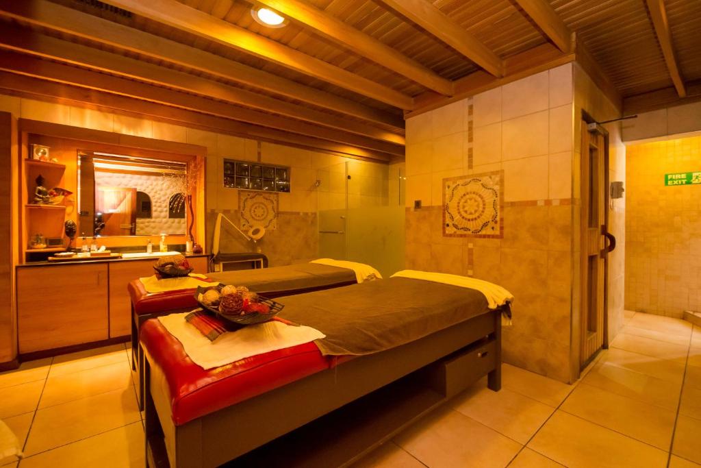 Postel nebo postele na pokoji v ubytování Muthu Silver Springs Hotel