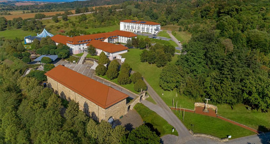 Blick auf Victor's Residenz-Hotel Teistungenburg aus der Vogelperspektive