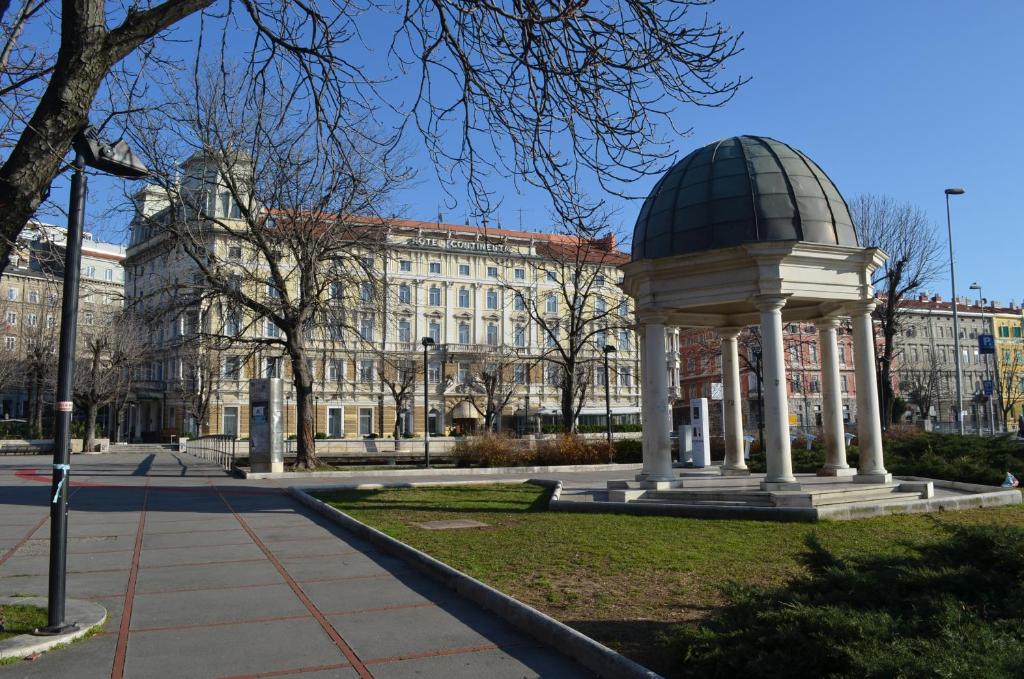 Budova, v ktorej sa apartmán nachádza