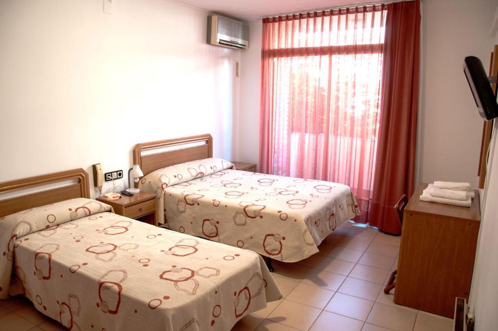 Postel nebo postele na pokoji v ubytování Hostal Fontdemora